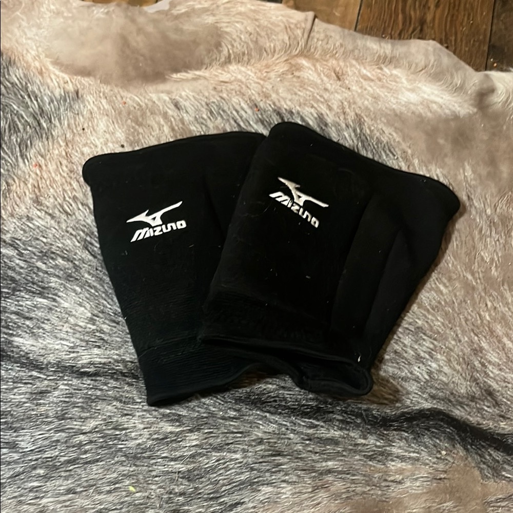 Mizuno Black Sports Knee Pads